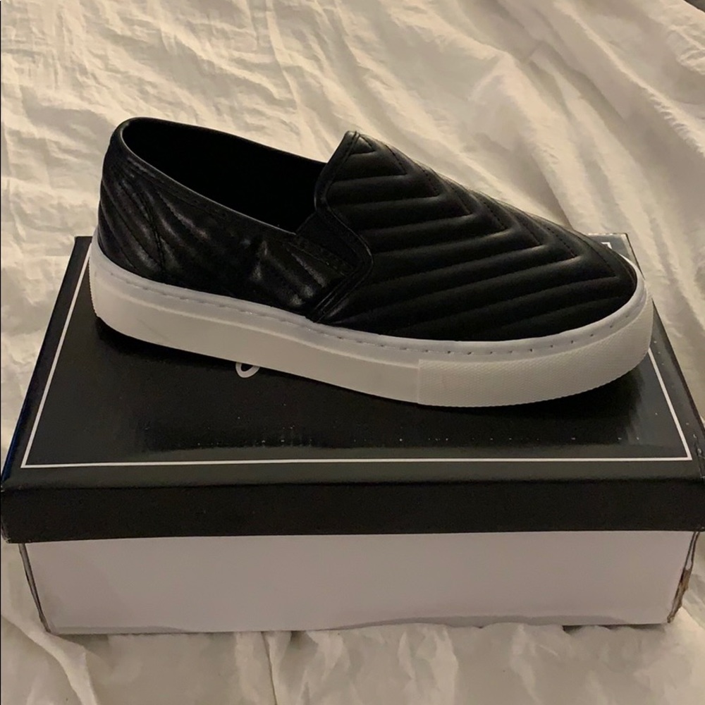 Black flat shoes, never worn